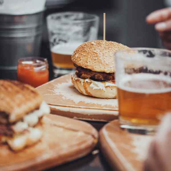 http://hisingenislandbrewery.se/wp-content/uploads/2017/05/inner_cell_burger_2.jpg
