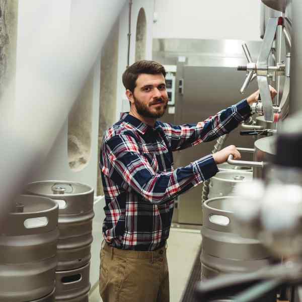 http://hisingenislandbrewery.se/wp-content/uploads/2017/05/team_hero_1.jpg